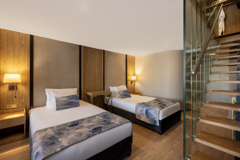 ROOMS 9